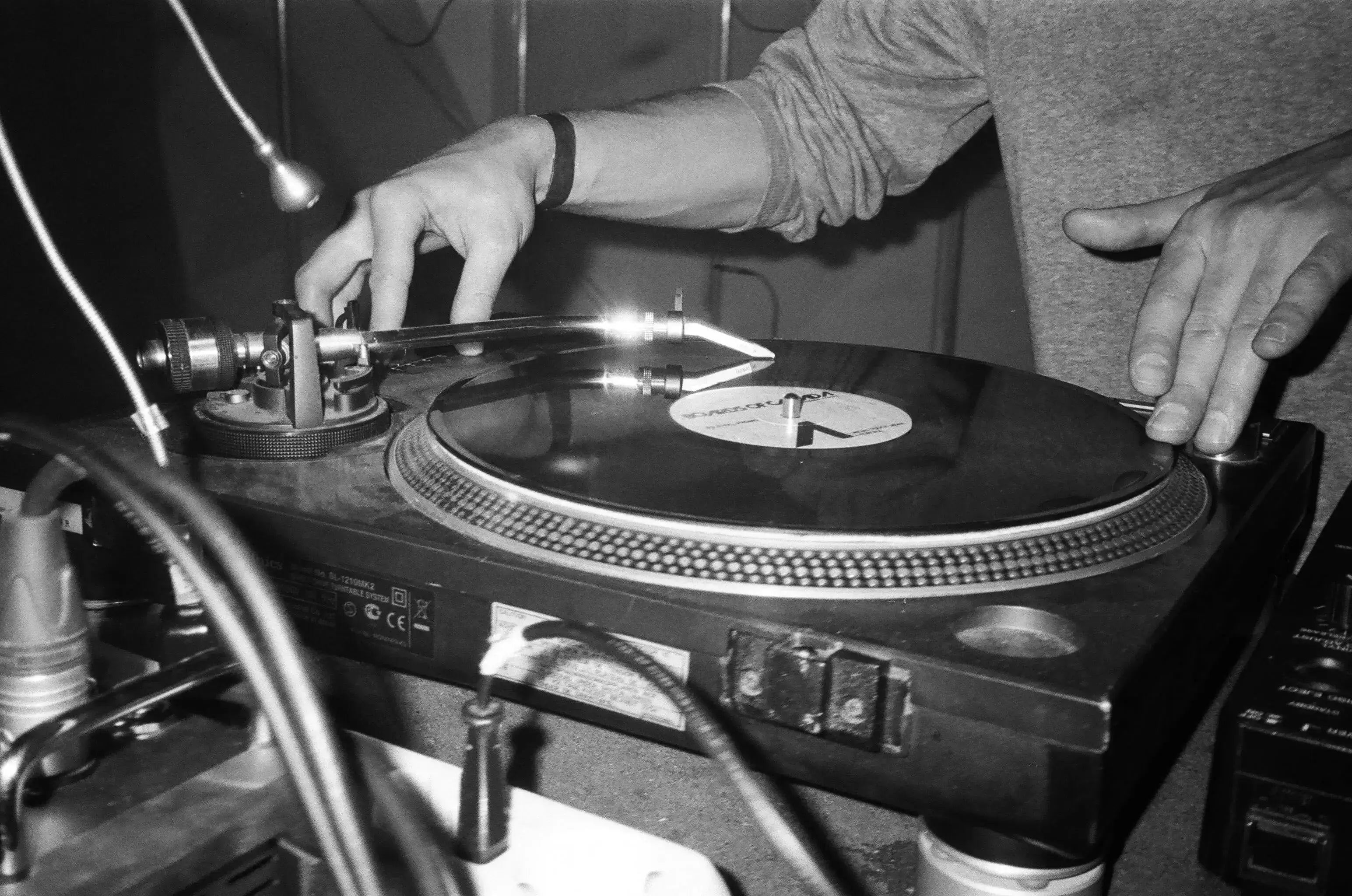 how to properly install and set up a vinyl turntable