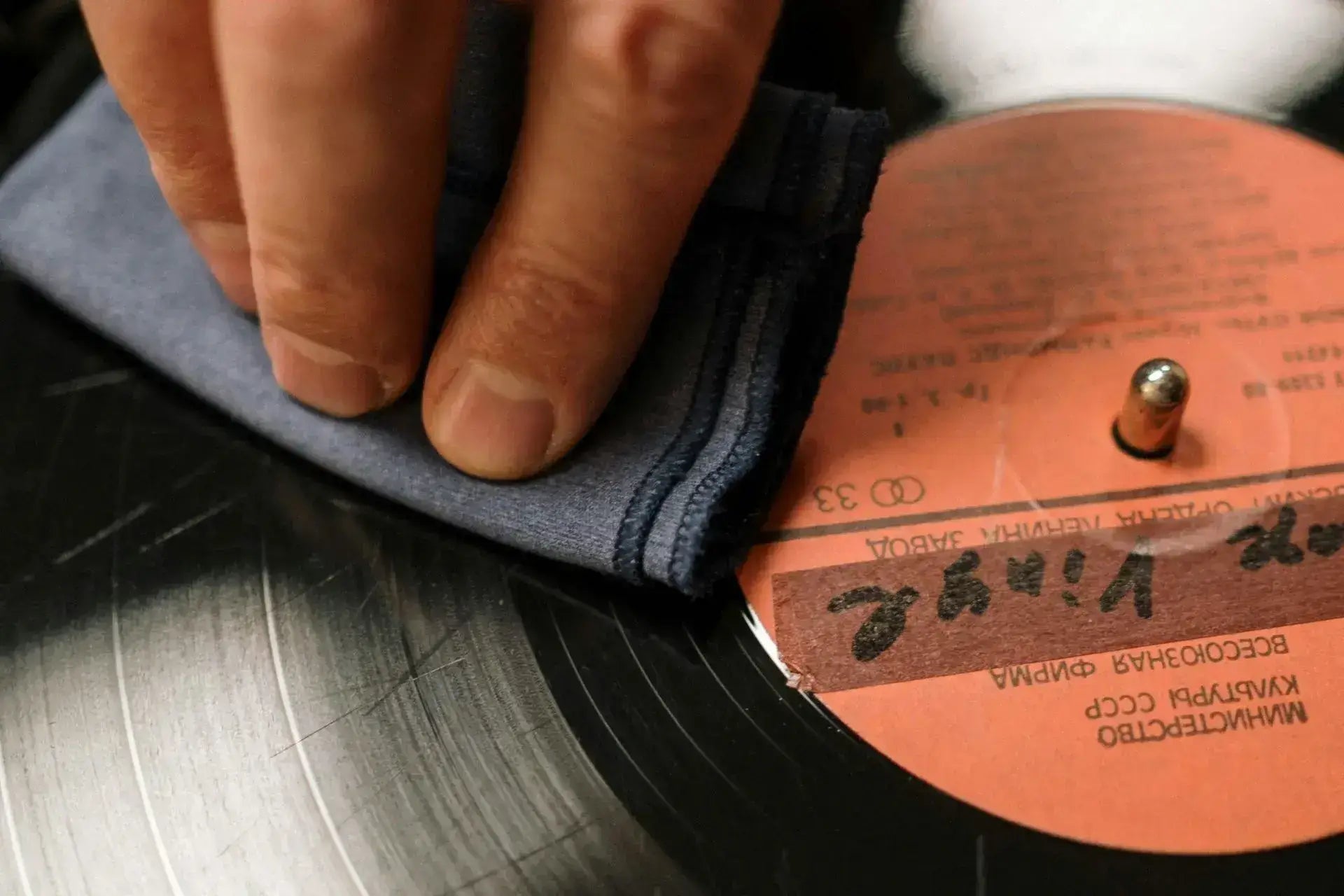 The Best Way to Clean up Scratches on Turntable Dust Cover